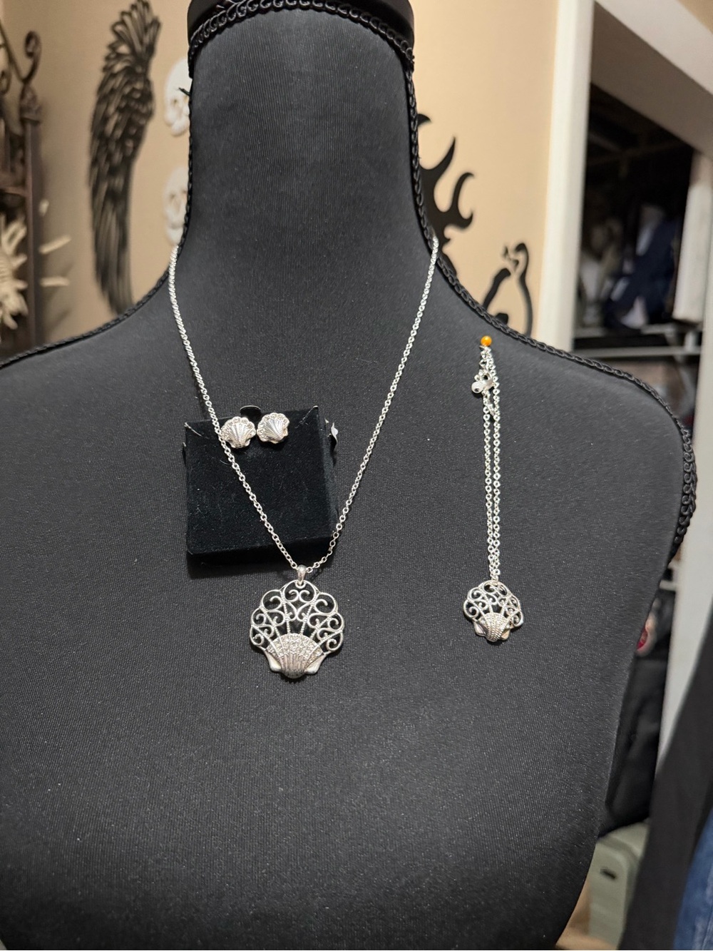 JEWELRY BUNDLE #17. Avon silver tone